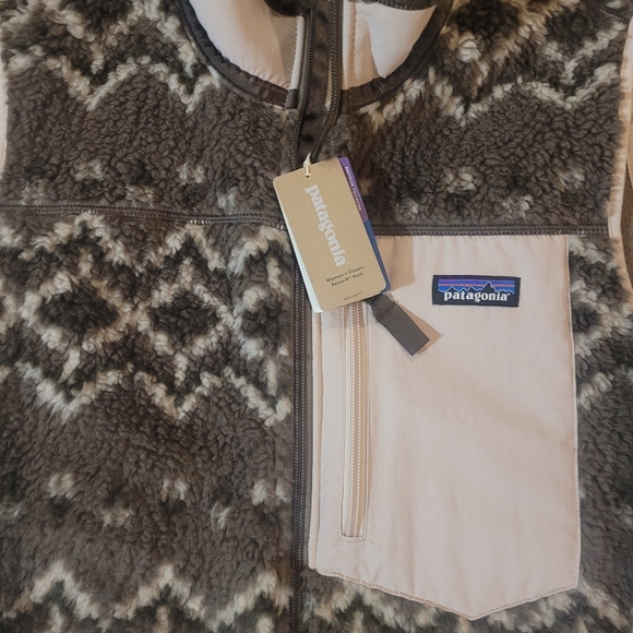 NEW PATAGONIA FLEECE VEST SIZE LARGE - Picture 2 of 2